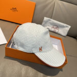 配盒子布袋，HERMÈS (爱马仕)原单棒球帽，经典H， 正品开模订制，原版透气帆布面料+头层牛皮，原厂精钢调节扣，做工细致，时尚帅气质量超赞！ - Image 3