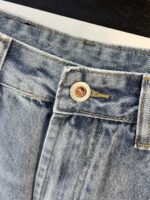 【Armani Jeans | Classic Denim, Embossed with Luxury DNA】 When streetwear meets haute couture, a pair of jeans can become a badge of status.
Deconstructing the language of denim with centuries-old craftsmanship, we infuse every inch of fabric with a modern attitude and luxurious details, making everyday wear a silent declaration of taste.
✨ A pair of jeans is an attitude, and even more so, a legacy.
It's not just a wardrobe essential, but also an interpretation of the brand's spirit—
"From suitcases to jeans, we have always defined the boundaries of luxury with the ultimate craftsmanship."
Sizes: 28-42 - Image 5