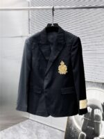 Dolce&Gabbana DG 2025ss Spring and Autumn new suit, high-end version! Customized fabrics for counters have high breathability and comfort, impeccable details, and brand element design concepts, reflecting high quality. Delicate and soft to the touch! Presenting casual tailoring, the upper body design is superb! Size range: 48-58