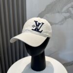 路易威登棒球帽LouisVuitton👒😍新款LV棒球帽，重工打造♥完美刺绣，高端大气，百搭款🤗男女通用！