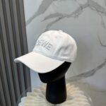配防尘袋
👒罗意威👒LOEWE新款原版原标设计棒球帽🧢质感超好，外部线条定位标准，做工精细，简约大气低价走量！