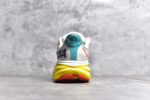 纯原级别 HOKA ONE ONE Clifton 克里夫顿9代专业性能减震公路跑步鞋 轻盈透气的针织网面和纱线的使用让鞋面更挺拔 增强鞋面的强度和支撑性能 搭配柔软的鞋舌 让双脚在舒适包裹中跑的更加畅快 全新泡棉中底 柔软的同时增强回弹性能 为不同跑者提供更平稳流畅的脚感 带来全面的缓冲保护 根据人体工程学设计的延长拉襟 后跟处弹软的海绵填充舒适固定 避免掉跟和摩擦 相比上一代光滑的内衬 Clifton 9的内衬增强了摩擦力 避免双脚在鞋内滑动 SIZE：36 36.5 37.5 38 38.5 39 40 40.5 41 42 42.5 43 44 44.5 45 - Image 5
