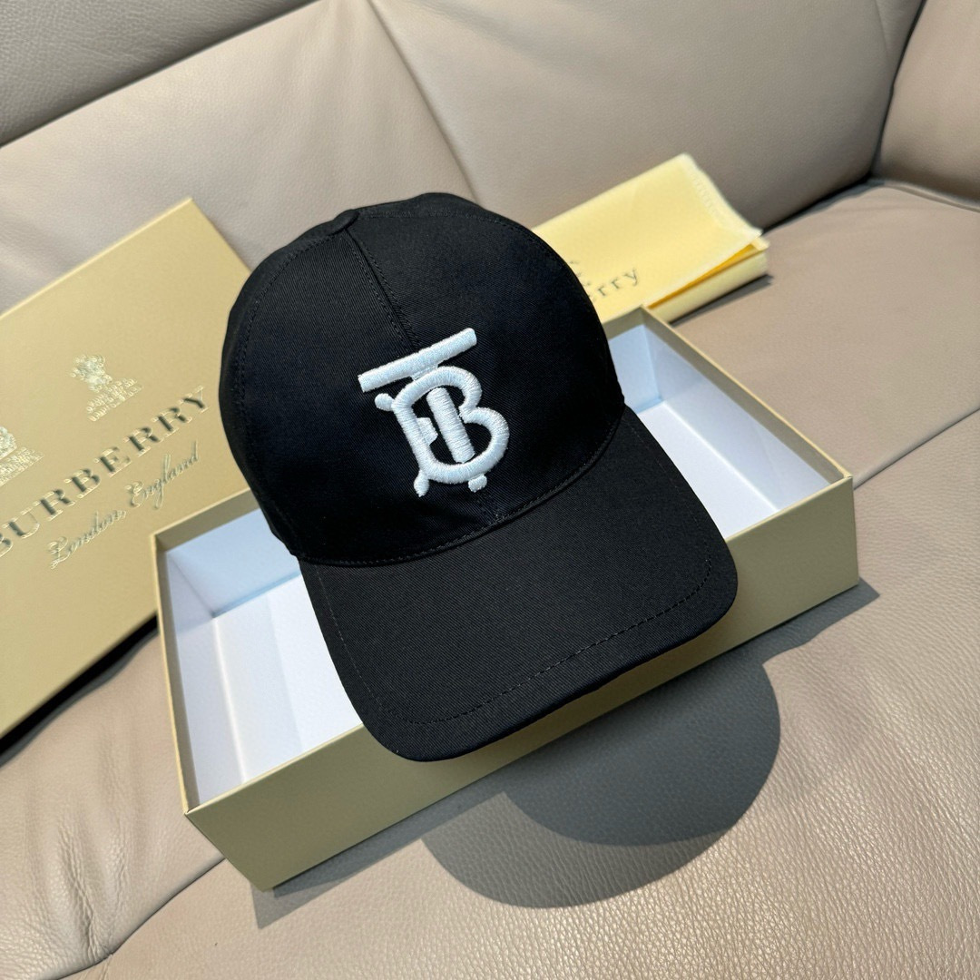 Comes with box and bag, Burberry counter popular original baseball cap, 1:1 mold customization, 3D embroidery, exquisite and flawless! 100% pure cotton fabric, meticulous workmanship, original factory quality, exclusive physical photography.