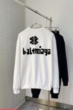 G151 BA 🔥 Balenciaga's 25 New Spring HoodiesBALENCIAGA Balenciaga letter printParisian Family Round Neck Hoodie (Large Shoulder Style)Original fabric official same style400g double stranded large looped fabric dyed in the same vat feels very comfortable to the touchThe latest brick cabinet for spring and summer, synchronized with fashion and personality, is a super versatile and beautiful hoodieBoth men and women are very suitable and essential for human handsHanging tag, label, washing wheat, three standards, complete packaging, snow pear paper1:1 original version creates high control of detailsFabric: 400g double stranded large loopSize: M-3XL - Image 3