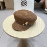 Lv路易威登秋冬款时尚个性保暖鹿茸皮显瘦平顶帽子女网红皮带磨毛鸭舌帽减龄 - Image 2