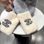chanel香奈儿可爱毛绒绒小熊耳朵帽子围巾手套女冬季保暖护耳帽防寒骑车雷锋帽 - Image 4