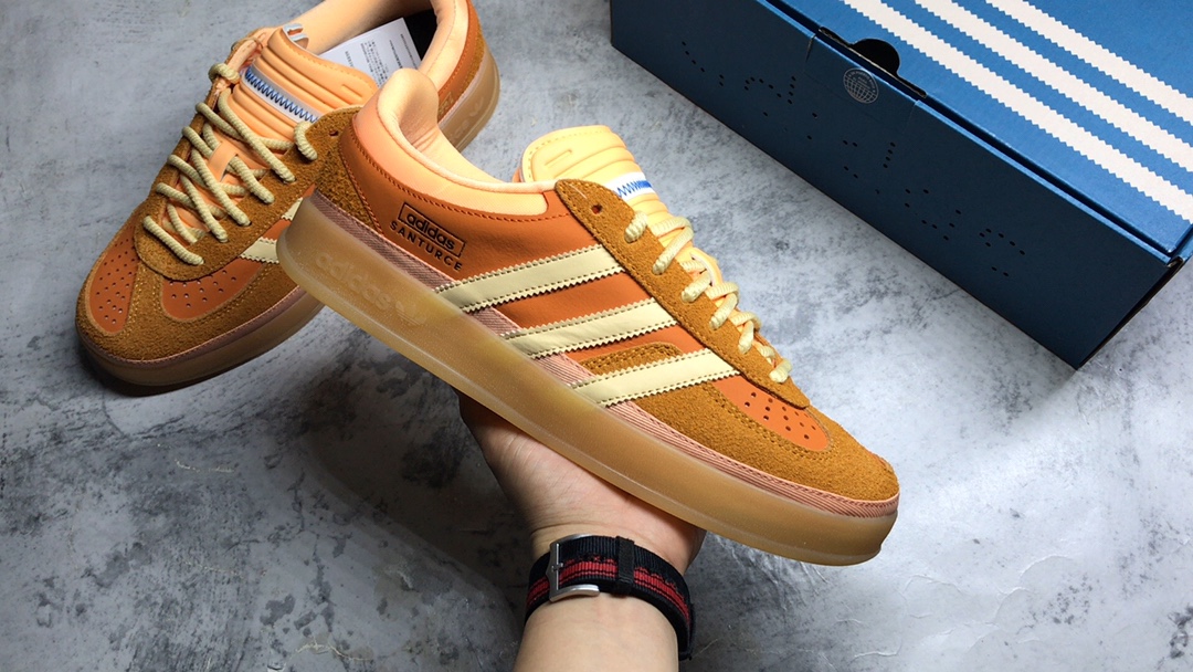 ▪公司级别
坏痞兔Bad Bunny x AD Gazelle Indoor Trainers "Benito"羚羊内训系统低帮复古百搭休闲运动德训风板鞋“棕色变形鞋头” JS5050