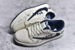 ▪🐼权威实拍💯#SJ37860
新货🚀#Travis Scott x Fragment Design x Air Jordan 1 Low OG SP AJ1 耐克联名 灰深蓝鬼脸 低帮文化休闲板鞋 LD2025-009
#多方联名合作融合了Travis Scott 独特的音乐风格，藤原浩个性的设计风格以及Jordan品牌的经典元素 使其成为一双具有独特身份和价值的鞋子 清新而立体的外观加上联名标识更突出了其独特身份 这种配色方案显示出活力和时尚感 在视觉上引人注目  鞋身的质感和细腻的细节处理使其显得高端而格调十足  这款“倒钩”联名是设计与创意完美结合  融合多方的个性风格是一款备受瞩目的潮流鞋款
尺码：36 36.5 37.5 38 38.5 39 40 40.5 41 42 42.5 43 44 44.5 45 9.E5 - Image 7