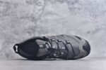 ▪panan权威实拍💯#A
新货🚀#SALOMON XA Pro 3D 灰黑色 475875
萨洛蒙潮流越野机能户外功能鞋 

纯原外贸平台特供订单 耗时半年巨作 全套原纸板楦头开发 原厂特供网布配套加持 确保原汁原味 完美呈现版型 原档数据独家私模五层组合大底 男女鞋同步官方开发 原装Ortholite轻量化鞋垫 中底布带钢印编号 原厂TPU锁扣 进口港宝加持 后跟自然饱满 还原公司包裹性 鞋面采用SENSIFT贴合技术 全方位贴合包裹脚型 鞋跟部鞋底牵引设计 提供强大的抓地性能 更适应野外崎岖不平的道路 其3D ADVANCED CHASSIS底盘 材料轻量大化 钉齿设计更具稳定性 防护性 鞋底易磨损区运用CONTAGRIP高耐磨材料 应对城市硬质路面长距离跑考验 
尺码：36-46 - Image 4