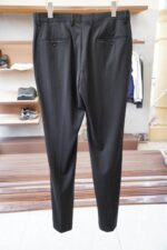 Fendi/25SS autumn and winter new suit suit suit 🫑🫑 Two piece trendy and fashionable suit, a must-have item for business elite wardrobes, men's formal wear, fashionable and trendy wear, brand classic logo logo logo super generous, classic styles will be released every quarter! Wearing the pattern is really great, strongly recommended!Sharp and ergonomic tailoring, with a tall and handsome upper body, simple and elegant. Comfortable and slim fit, showcasing a gentlemanly demeanor at a glance. Made from carefully selected suit fabrics, including 20% wool, 18% viscose, 58% polyester, and 4% spandex, the fabric feels soft and delicate, with good luster and elasticity. The waist is made of sheepskin and leather, and is adorned with Louis Vuitton's soul logo embossed with letters! The silhouette and waist cinching add more comfort to the dressing of stylish men, making them look slim yet handsome!Used for making high-end professional and business formal suits, renowned worldwide for its classic and solemn design style. A high-end business casual suit set that requires high craftsmanship, takes a long time to make, and can be worn all year round!The fabric is flat, with a smooth and full texture, and a firm appearance. It is made of high-quality cotton wool material, and the quality of the material is visible when tied tightly.Regarding details: The high-end suit is cut with a modern feel, combining traditional cutting art with modern production techniques. It adopts fully imported automatic cutting pieces, with almost zero error in each piece of fabric, and then hand sewn by top tailors to ensure the fit and beauty of every part. The front two layers are saved, and according to the principles of ergonomics, it is slim fitting but not tight fitting. The elastic of the cow tendons on both sides of the waistband of the trousers can be adjusted! Not wearing tight waists!Classic collar design, classic style without conservatism, simple and elegant. The lining of the collar is made of pure handmade tribute needles, and we insist on hand sewing handicrafts, all of which are from the hands of experienced craftsmen. The quotation is based on the labor and time consumption per meter, and each stitch is rigorous and excellent, without any burrs or stitches on both sides. Handcrafted sleeves, hand nail buckles, hand calibration, and handmade threading can be seen everywhere, delicate and smooth, effectively reducing static electricity in autumn and winter, creating a high sense of unity on the surface and inside. It is worth buying for any man, as it can boost your face in various formal occasions!Color: Black【 Size 】: 46-56 - Image 8