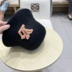 Dior新款爆款兔毛桶帽
遮脸帽 出街必备款！ - Image 6