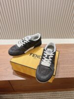 Fendi芬迪板鞋首款大头运动鞋~~fendi match篮球运动鞋，最新元素注入加FF复古的设计，超经典百搭系列……
鞋面采用牛皮和牛猄拼接组合，侧面凸起的双F logo，内里采用毛巾布里，TPU发泡组合双色大底不一般的舒适！情侣款35-44(男码加10) - Image 4