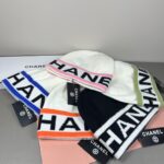 💰Chanel官网品质香奈儿秋冬网红时尚博主推荐款针织帽，藏着不动声色的高级感，每一处线条都透着利落大方，简约而不简单，大方且不失格调，处处细节都彰显着高端品味，时尚感在克制中愈发耐人寻味。 - Image 5