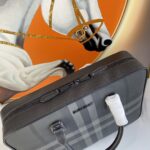 Burberry bags - Image 5