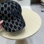 Gucci's new original baseball cap, custom-made 1:1 at the counter, made of lightweight and breathable canvas fabric! Basic head circumference of 56, adjustable patch. - Image 4