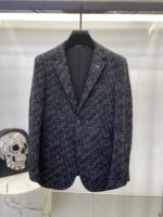 Dijia's new men's casual wool suit jacket for autumn 2025, made of high-end custom high-density suit fabric. The finished garment has been treated with silk gloss, making it super soft and comfortable, with an excellent texture. Fashionable and stylish upper body, meticulously crafted. The visual effect is super strong. Original tailoring at the counter, all original hardware accessories, and a unique trendy item in the wardrobe. Size: M-3XL 178 140kg L slim fit, maximum weight for wearing 190kg