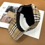🧢 Burberry's new original baseball cap is a hot selling item at the counter. It features a pure cotton lining, perfect fit, original quality, exclusive physical shooting, and is suitable for both men and women - Image 4
