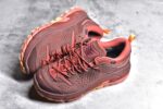 HOKA ONE ONE Tor Uitra Low 托亚潮流户外越野登山功能鞋 鞋款利用机能、户外、复古元素将都市型格与户外机能无缝结合 既能自由穿梭于城市的钢筋水泥之间 也能轻松演绎山系潮流搭配 全粒面皮革结合模压鞋口 提升持久耐穿度 直至鞋头的鞋带设计 舒适灵活的调节 搭配鞋头处HOKA ONE ONE飞翼纹饰 营造了个性十足的张扬气场 Tor Ultra 配备 Vibram® 鞋底与 EVA 和RMAT® 中底 给穿著者最佳的抓地力及舒适性 另外中底的金属摇杆可稳定脚部行程 当走过崎岖山路时依然让脚部得到平稳的感觉 而整对鞋以皮革和耐用尼龙布材打造 与坚固的鞋底相结合，可以牢固地支撑脚部和脚踝 另外外层搭载的Event技术 保持鞋履防水以及鞋内透气作用 SIZE：36 36.5 37.5 38 38.5 39 40 40.5 41 42 42.5 43 44 44.5 45 - Image 7