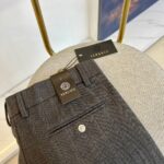 Vers Versace and SS Autumn/Winter New Men's Business Plush Thick Casual Pants, Platinum level Perfect Appearance, Directly Entering the Counter Nature, Extremely Unbeatable Micro Elastic Fabric Casual Pants, is a rare item in the industry in recent years. The quality, craftsmanship, fabric, and accessories subvert imagination, and the details are exquisite and exquisite. Customized original elastic cotton fabric! Creating a rebellious and tough personality color, the unique logo adds a lot of points, clever and exquisite, and the cutting and design continue the modern simplicity and efficiency of Italian style, bringing the tone of fashion aesthetics to the extreme. 29-38 None 35.37 (please indicate waist circumference when placing an order) - Image 7