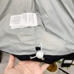 💰 加拿大鹅 Canada Goose 秋冬新款羽绒马甲 
搭配毛衣 卫衣 保暖同时毫无束缚感
采用国标95白鸭绒
轻薄飘逸 给你全方位的温暖！
上身颜值更有水准的洋气
让温暖和风度同行
中心线多重车线呈严整对称 谨守温馨守候 
胸前logo点缀着整件马甲！ 
独特之味道深入骨髓.减龄又十足保暖 既视感简单大气 男女同款 码数：XS-2XL - Image 7
