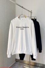 G728 MJ 🔥 Magira 2025ss new long sleeved round neck sweatshirt, high-end version! Customized fabrics for counters have high breathability and comfort, impeccable details, and brand element design concepts, reflecting high quality. Delicate and soft to the touch! Presenting casual tailoring, the upper body design is superb! 🐉 Size: M-3XL - Image 2