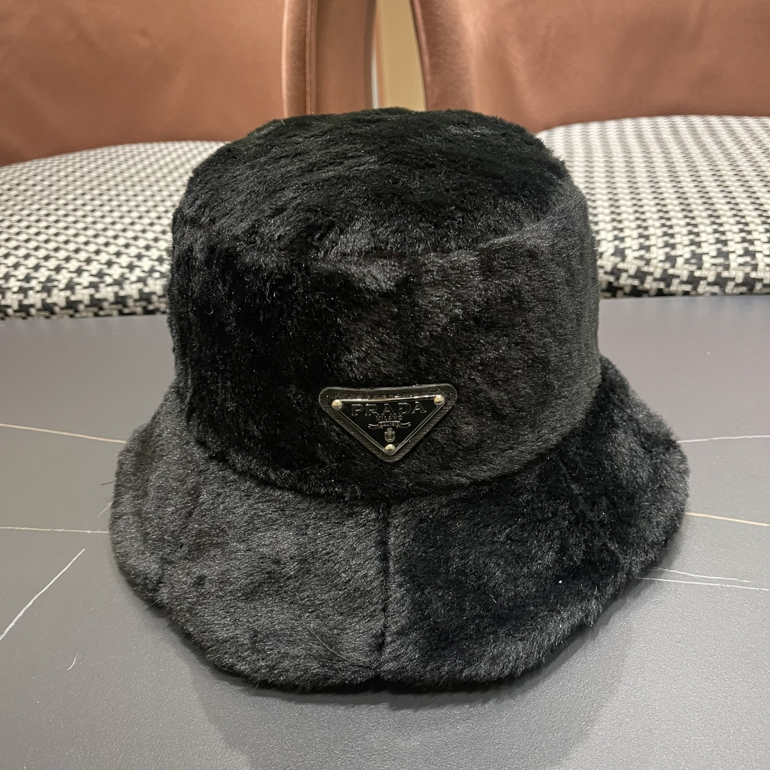 普拉达💰rada 韩国简约倒三角毛保暖渔夫帽女冬季新款毛绒水桶帽护耳盆帽