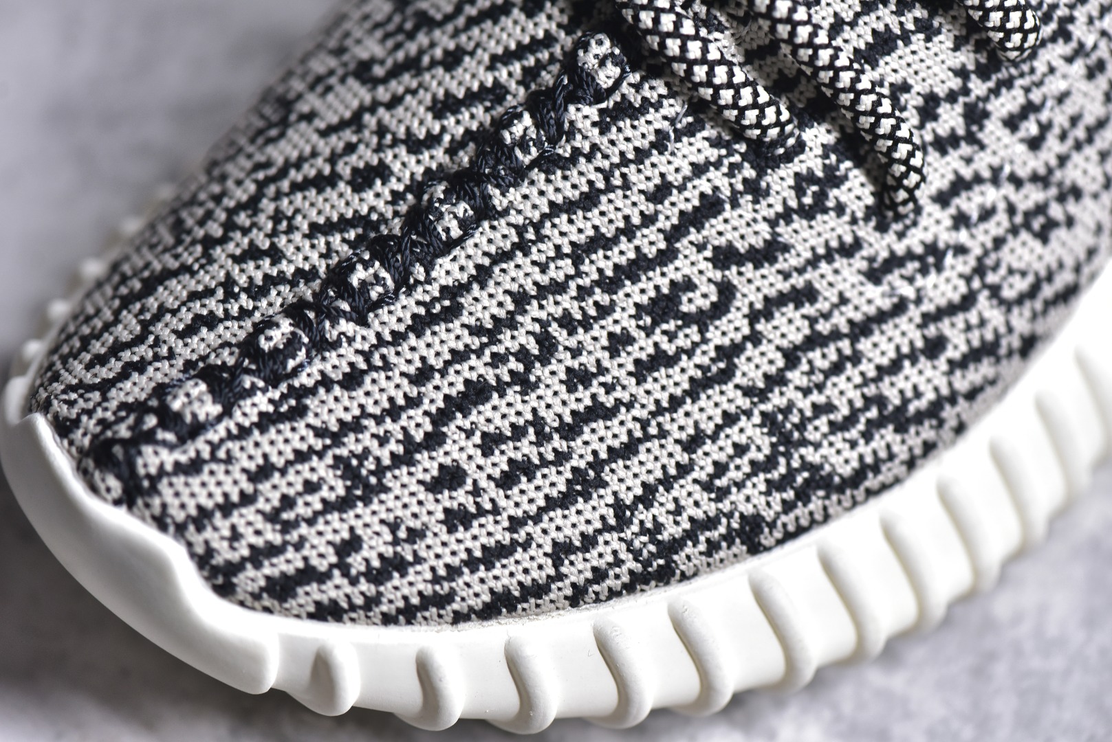 ▪️细节鉴定
新批次 Yeezy 350 初代 原鞋开模完美打造