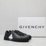 🌟  《顶级品质》
GⅣENCHY纪梵希魔术贴经典款 
专柜官网同步 市面最高版本 原版一比一复刻 四季潮鞋！纪凡希鞋子做工讲究 每一条走线都是按照原版样式 基本做到零瑕疵 媲美专柜 毫无压力 此款鞋即新潮又百搭！
▪️鞋面:进口摩术贴
▪️鞋面:进口头层牛皮
▪️垫脚:羊皮内里
▪️大底:原版TPU
▪️码数:女35一40 男39一44 - Image 2