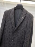 Dijia's new men's casual wool suit jacket for autumn 2025, made of high-end custom high-density suit fabric. The finished garment has been treated with silk gloss, making it super soft and comfortable, with an excellent texture. Fashionable and stylish upper body, meticulously crafted. The visual effect is super strong. Original tailoring at the counter, all original hardware accessories, and a unique trendy item in the wardrobe. Size: M-3XL 178 140kg L slim fit, maximum weight for wearing 190kg - Image 6