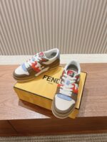 Fendi芬迪板鞋首款大头运动鞋~~fendi match篮球运动鞋，最新元素注入加FF复古的设计，超经典百搭系列……
鞋面采用牛皮和牛猄拼接组合，侧面凸起的双F logo，内里采用毛巾布里，TPU发泡组合双色大底不一般的舒适！情侣款35-44(男码加10) - Image 4