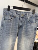 【Armani Jeans | Classic Denim, Embossed with Luxury DNA】 When streetwear meets haute couture, a pair of jeans can become a badge of status.
Deconstructing the language of denim with centuries-old craftsmanship, we infuse every inch of fabric with a modern attitude and luxurious details, making everyday wear a silent declaration of taste.
✨ A pair of jeans is an attitude, and even more so, a legacy.
It's not just a wardrobe essential, but also an interpretation of the brand's spirit—
"From suitcases to jeans, we have always defined the boundaries of luxury with the ultimate craftsmanship."
Sizes: 28-42 - Image 3
