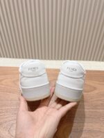 男码加10  Fendi芬迪板鞋首款大头运动鞋~~fendi match篮球运动鞋，最新元素注入加FF复古的设计，超经典百搭系列……
鞋面采用牛皮和牛猄拼接组合，侧面凸起的双F logo，内里采用毛巾布里，TPU发泡组合双色大底不一般的舒适！情侣款35-44 - Image 8