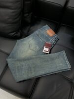 【Gucci Jeans | Classic Denim, Engraved with Luxury DNA】 When street style meets haute couture, a pair of jeans can become a badge of status.
Deconstructing the language of denim with centuries-old craftsmanship, we infuse every inch of fabric with a modern attitude and luxurious details, making everyday wear a silent declaration of taste.
✨ A pair of jeans is an attitude, and even more so, a legacy.
It's not just a wardrobe essential, but also an interpretation of the brand's spirit—
"From suitcases to jeans, we have always defined the boundaries of luxury with the ultimate craftsmanship."
Sizes: 28-42 - Image 9