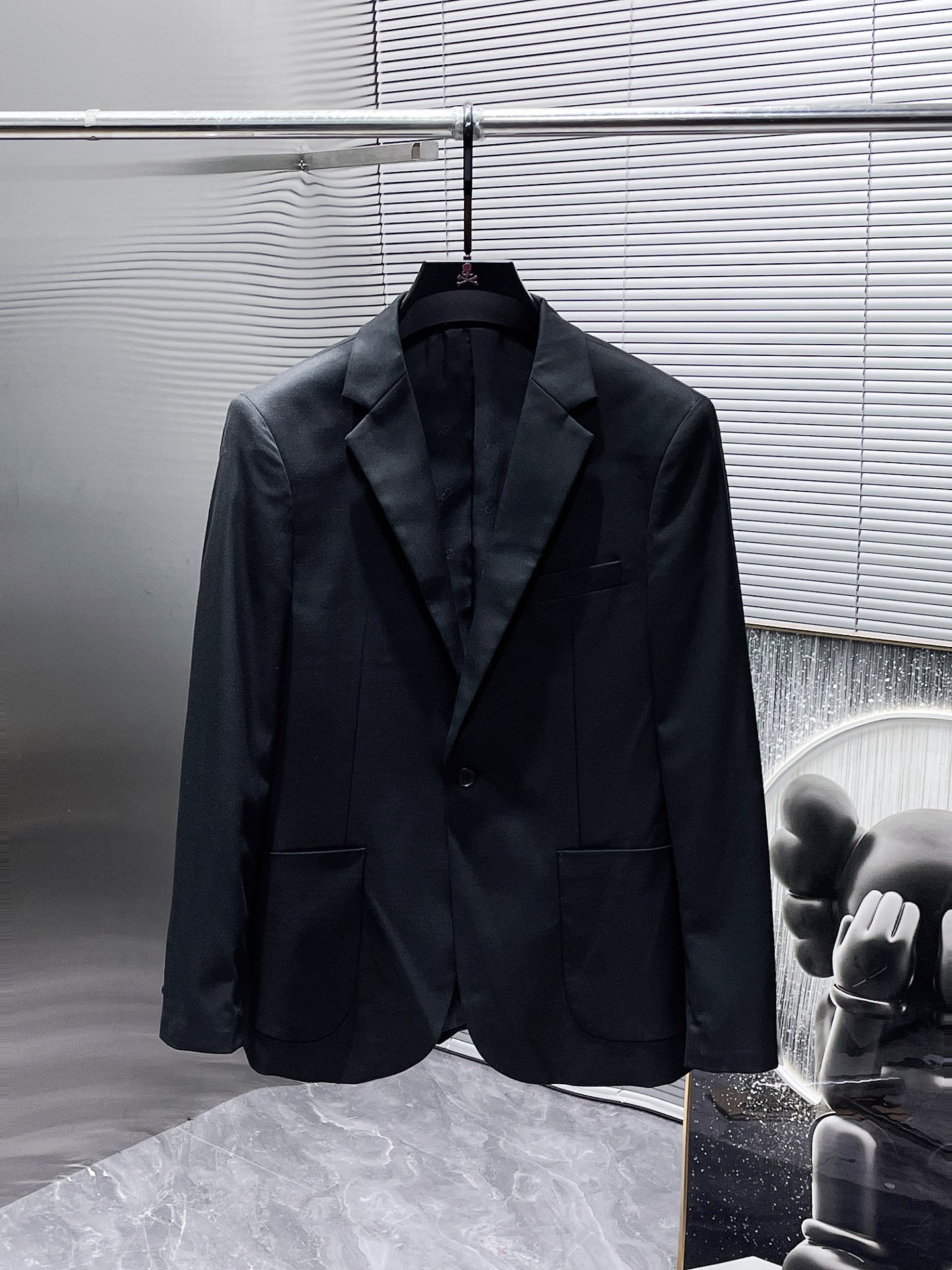 Dior 2025ss Spring and Autumn new suit, high-end version! Customized fabrics for counters have high breathability and comfort, impeccable details, and brand element design concepts, reflecting high quality. Delicate and soft to the touch! Presenting casual tailoring, the upper body design is superb! Size range: 48-56