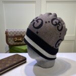 GUCCI Knitted Hat 😘  Cashmere material 🙆🏻 New products on the official website 😱 Simple and elegant 👍  The tight knitting method is very thick, soft and comfortable 🙈 Warm and stylish ❤️ can't bear to put it down 👍 Dear, hurry up and get it 👍😘 Unisex