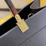 黑色
FÉŃĎI TOTE 托特包“阳光手提袋”
简单字母LOGO设计，琥珀色双手柄是整个包包最大焦点，单拧着就很有气场，也不勒手，整体复古感超强，非常适合喜欢复古风的时髦精，硬货力推💥 
2801
尺寸40x35x21cm#16060 - Image 2