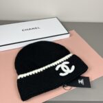 配防尘袋
香奈儿CHANEL🎩羊绒羊毛品质针织帽，时尚好品质高端大气，超柔软！超火爆💖质感很赞，出街超好搭配！时尚潮流！秋冬必备单品，快快入手哦！ - Image 3