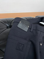 VT 25s Autumn/Winter New Men's Original Casual Pants Autumn/Winter New Collection Super Soft, Elastic Fabric, Complex Handicraft Overlapping, Any extra few seconds in the washing process will turn into a completely different color effect, making it even more precious, particularly long-lasting and durable... Using superior denim elastic texture, genuine leather tags, high-end metal accessories... to create a unique and original denim style! Original hardware accessories, super accurate design, comfortable and breathable, extremely high grade, counter quality, full of handsome upper body.Sizes: 29-38 None 37 - Image 5