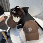 防尘袋
👒罗意威👒LOEWE新款原标设计棒球帽🧢质感超好，外部线条定位标准，做工精细，简约大气低价走量！ - Image 4