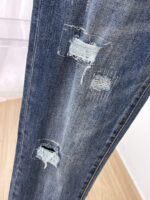 【Armani Jeans | Classic Denim, Embossed with Luxury DNA】 When streetwear meets haute couture, a pair of jeans can become a badge of status.
Deconstructing the language of denim with centuries-old craftsmanship, we infuse every inch of fabric with a modern attitude and luxurious details, making everyday wear a silent declaration of taste.
✨ A pair of jeans is an attitude, and even more so, a legacy.
It's not just a wardrobe essential, but also an interpretation of the brand's spirit—
"From suitcases to jeans, we have always defined the boundaries of luxury with the ultimate craftsmanship."
Sizes: 28-42 - Image 11