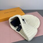 配防尘袋〈对版高品质，羊毛品质认准咯〉
路易威登LOUIS VUITTON🎩官方热卖爆款，羊毛针织毛线帽，时尚好品质高端大气，超柔软！超火爆💖质感很赞，出街超好搭配！时尚潮流！秋冬必备单品，快快入手哦！ - Image 4