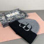 配防尘袋
DIOR 迪奥原单帽子官网新品爱心][爱心]羊毛羊绒双层帽子😱😘保暖又时尚，简单大方，更显时尚高端大气！ - Image 6