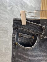 【Armani Jeans | Classic Denim, Embossed with Luxury DNA】 When streetwear meets haute couture, a pair of jeans can become a badge of status.
Deconstructing the language of denim with centuries-old craftsmanship, we infuse every inch of fabric with a modern attitude and luxurious details, making everyday wear a silent declaration of taste.
✨ A pair of jeans is an attitude, and even more so, a legacy.
It's not just a wardrobe essential, but also an interpretation of the brand's spirit—
"From suitcases to jeans, we have always defined the boundaries of luxury with the ultimate craftsmanship."
Sizes: 28-42 - Image 4