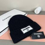 💰Chanel官网品质香奈儿秋冬网红时尚博主推荐款针织帽，藏着不动声色的高级感，每一处线条都透着利落大方，简约而不简单，大方且不失格调，处处细节都彰显着高端品味，时尚感在克制中愈发耐人寻味。 - Image 2