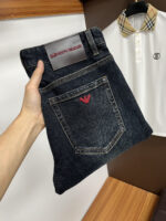 【Armani Jeans | Classic Denim, Embossed with Luxury DNA】 When streetwear meets haute couture, a pair of jeans can become a badge of status.
Deconstructing the language of denim with centuries-old craftsmanship, we infuse every inch of fabric with a modern attitude and luxurious details, making everyday wear a silent declaration of taste.
✨ A pair of jeans is an attitude, and even more so, a legacy.
It's not just a wardrobe essential, but also an interpretation of the brand's spirit—
"From suitcases to jeans, we have always defined the boundaries of luxury with the ultimate craftsmanship."
Sizes: 28-42