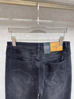 【Armani Jeans | Classic Denim, Embossed with Luxury DNA】 When streetwear meets haute couture, a pair of jeans can become a badge of status.
Deconstructing the language of denim with centuries-old craftsmanship, we infuse every inch of fabric with a modern attitude and luxurious details, making everyday wear a silent declaration of taste.
✨ A pair of jeans is an attitude, and even more so, a legacy.
It's not just a wardrobe essential, but also an interpretation of the brand's spirit—
"From suitcases to jeans, we have always defined the boundaries of luxury with the ultimate craftsmanship."
Sizes: 28-42 - Image 9