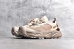 HOKA One One Hopara Sandals 霍帕拉系列水路两用溯溪涉水休闲户外露营凉鞋 作为先锋品牌的 HOKA ONE ONE总是以独特的方式 HOPA RA是一款溯溪鞋 又名排水鞋 可长期用于涉水和溯溪 保护脚底和脚趾的安全和舒适 鞋面材料速干 透气 耐磨 鞋底防滑 耐磨 抓地能力强 出于安全考虑 设计要求较高 涉水溯溪过程中 水 泥沙 可以直接从鞋内大孔排出 细纹鞋底使在岩石上抓地能力强 避免打滑 而上路后 鞋面具有快干透气等优点 尺码：36 36.5 37.5 38 39 40 40.5 41 42 42.5 43 44 45 - Image 2