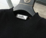Hermes 2025 Autumn/Winter New Sweater, the pinnacle of simplicity and the ultimate answer to hidden luxury. The classic round neck adds a touch of leisure and restraint, while the wool blend is skin friendly and soft. The sleeve design highlights a sense of fashion without showing off, and the poetry of color and pattern creates an effortless sense of luxury. It embodies the ultimate comfort and elegance of the brand tone. It is not just a sweater, it is a Hermes sweater. When you don't know what to wear, a Hermes sweater is always right.Counter size: M~3XLRecommended codes for height and weight that can be reported - Image 5
