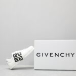🌟  《顶级品质》
GⅣENCHY纪梵希魔术贴经典款 
专柜官网同步 市面最高版本 原版一比一复刻 四季潮鞋！纪凡希鞋子做工讲究 每一条走线都是按照原版样式 基本做到零瑕疵 媲美专柜 毫无压力 此款鞋即新潮又百搭！
▪️鞋面:进口摩术贴
▪️鞋面:进口头层牛皮
▪️垫脚:羊皮内里
▪️大底:原版TPU
▪️码数:女35一40 男39一44