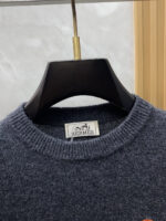 Hermes 2025ss Autumn/Winter New Product Fashionable and Casual Bottom Single Wear Round Neck Business and Leisure Basic High end Knitted 100% Pure Wool Sweater Comfortable and Warm! anti-pilling 👍🏼 Non irritating to the skin, suitable for close fitting, luxurious classic element design! There isn't much complicated craftsmanship involved, just the fusion of design and material. Simple European style autumn and winter essential counter size: M-3XL - Image 3